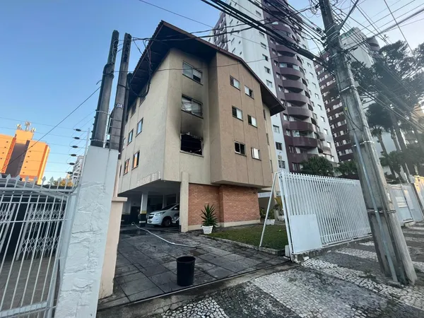 Idosa fica em estado grave após incêndio